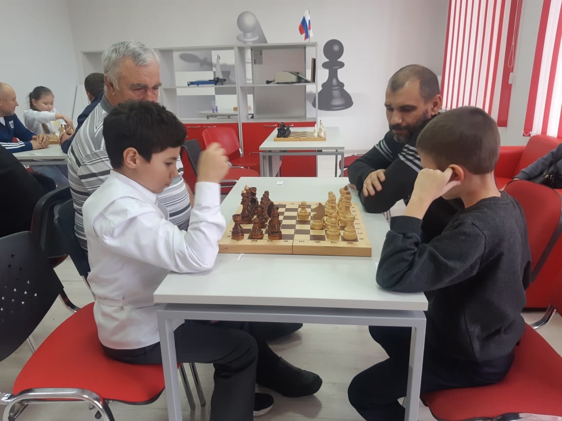 Играем вместе с папой.